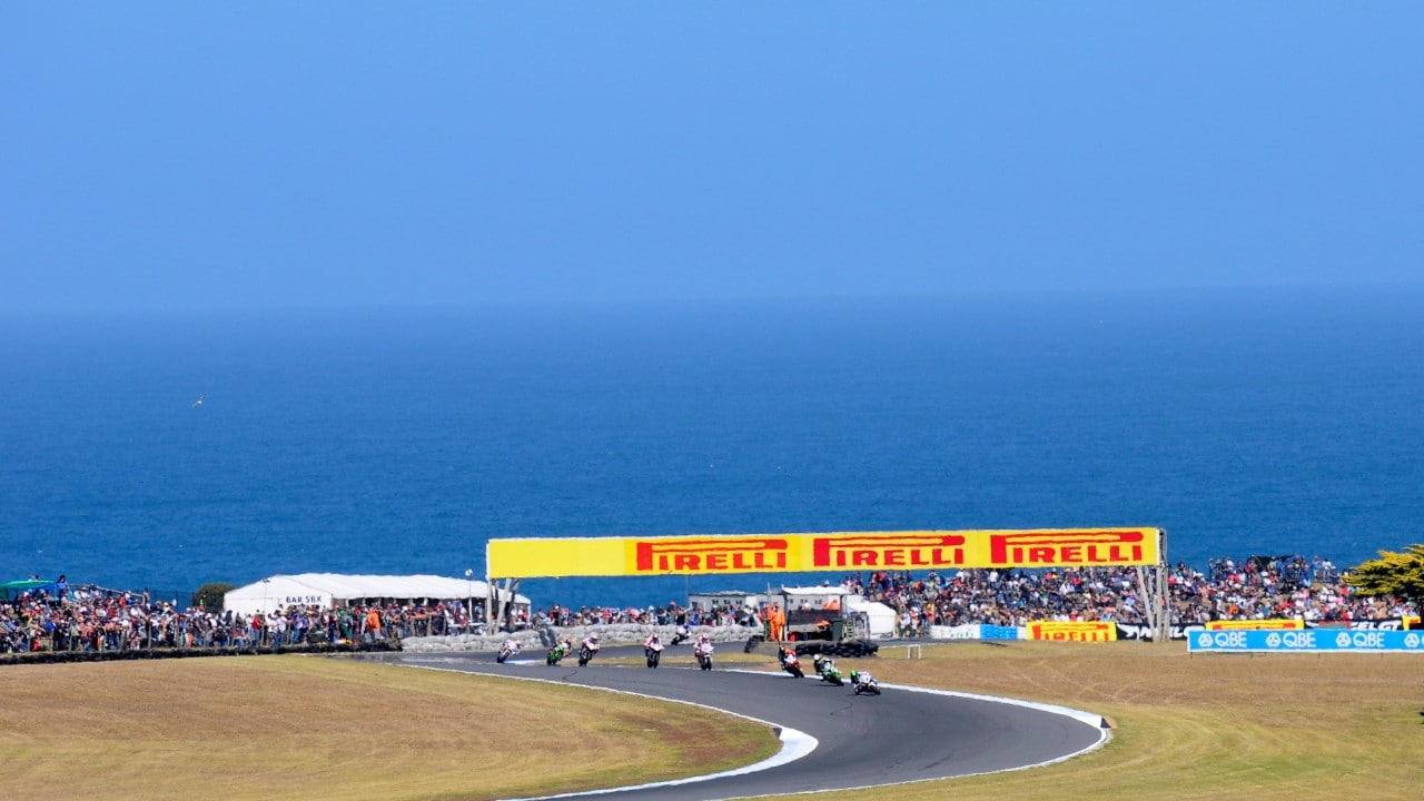 SBK Phillip Island: si accendono i motori